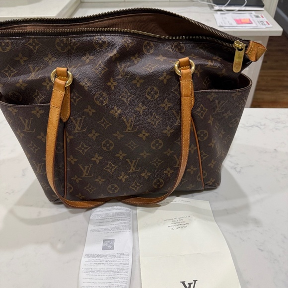 Louis Vuitton Totally Monogram MM Shoulder Bag - Picture 1 of 10